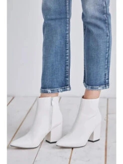 Ladies Artemis Vintage High Rise Stretch Distressed Ankle Straight Jean - AT1088STM -Ariat Store 847d1bdea4175cd60df2a7b3c82a6168050af7713d619460a937860c8386dcfd